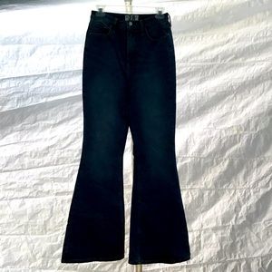 We the free jeans size 28 wide legs. (Box AB )